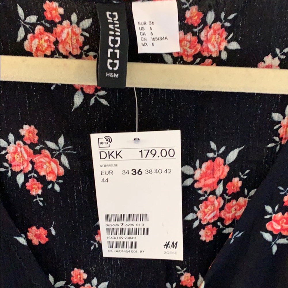 H&M Top - Picture 3 of 4